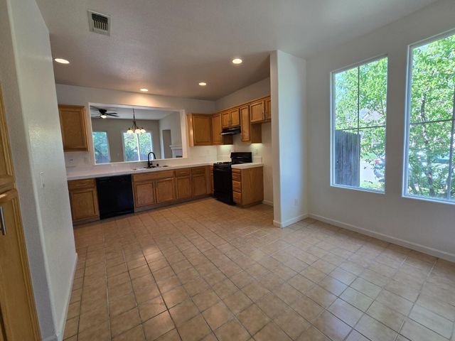 2368 Portola St, West Sacramento, CA 95691
