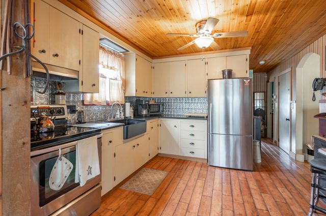 131 Calef Road, Manchester, NH 03102