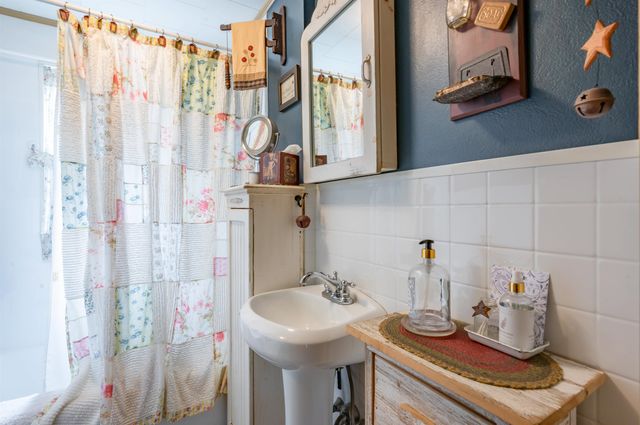 131 Calef Road, Manchester, NH 03102