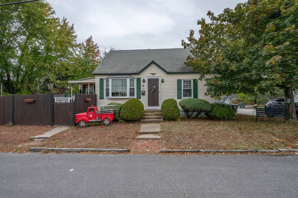 131 Calef Road, Manchester, NH 03102