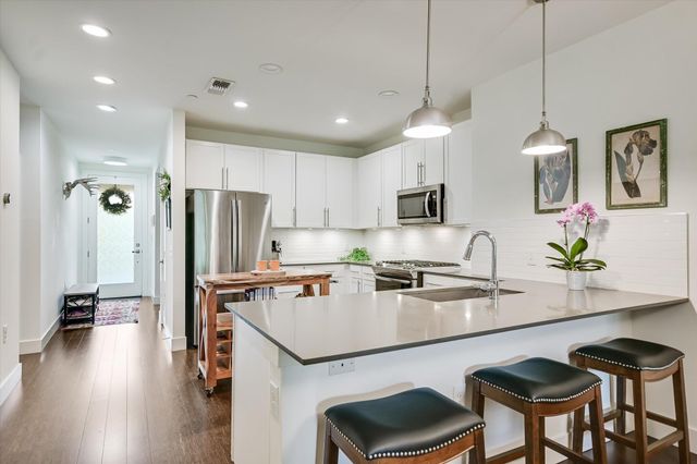 2733 Dulce LN 623, Austin, TX 78704