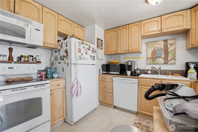 18824 Midvale Avenue N, Shoreline, WA 98133