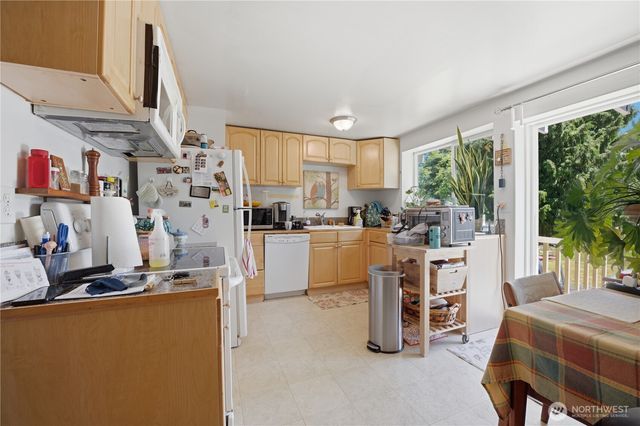 18824 Midvale Avenue N, Shoreline, WA 98133