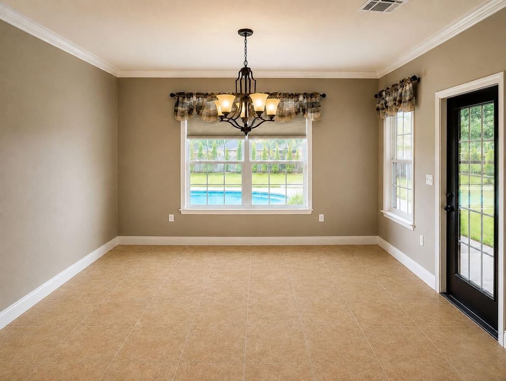 Image 15 of property listing at 5528 Frontier Drive, Crestview, FL 32536