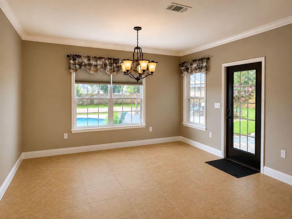 Image 17 of property listing at 5528 Frontier Drive, Crestview, FL 32536