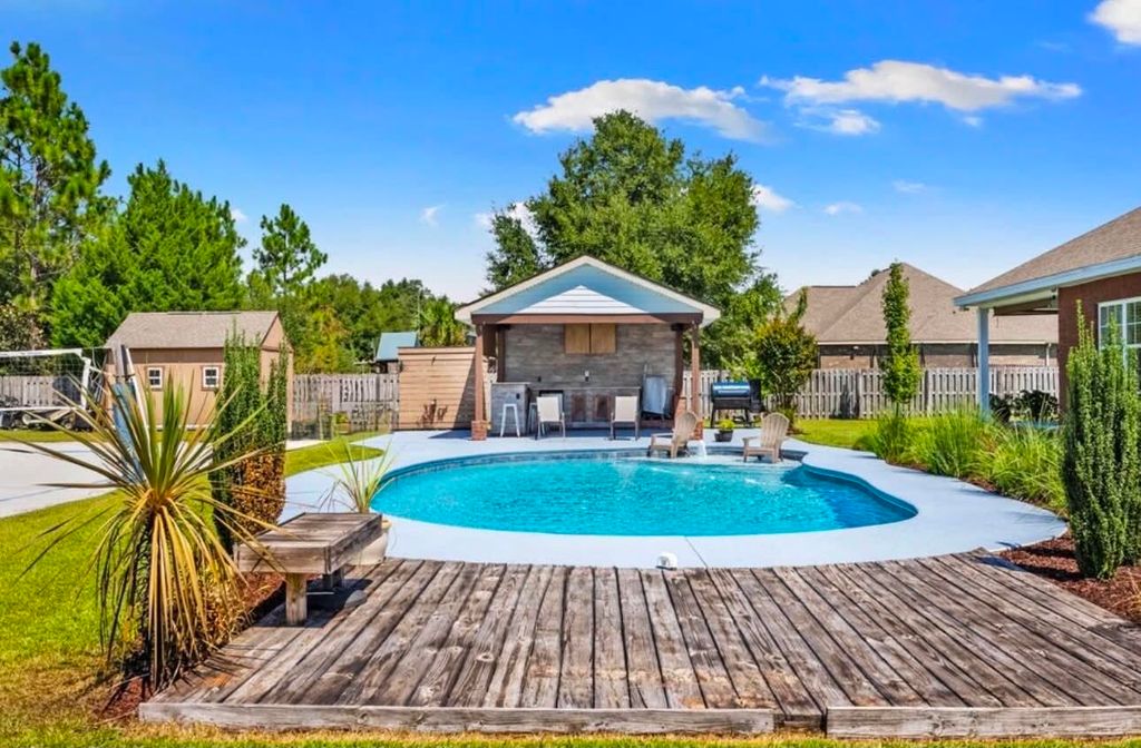 Image 2 of property listing at 5528 Frontier Drive, Crestview, FL 32536