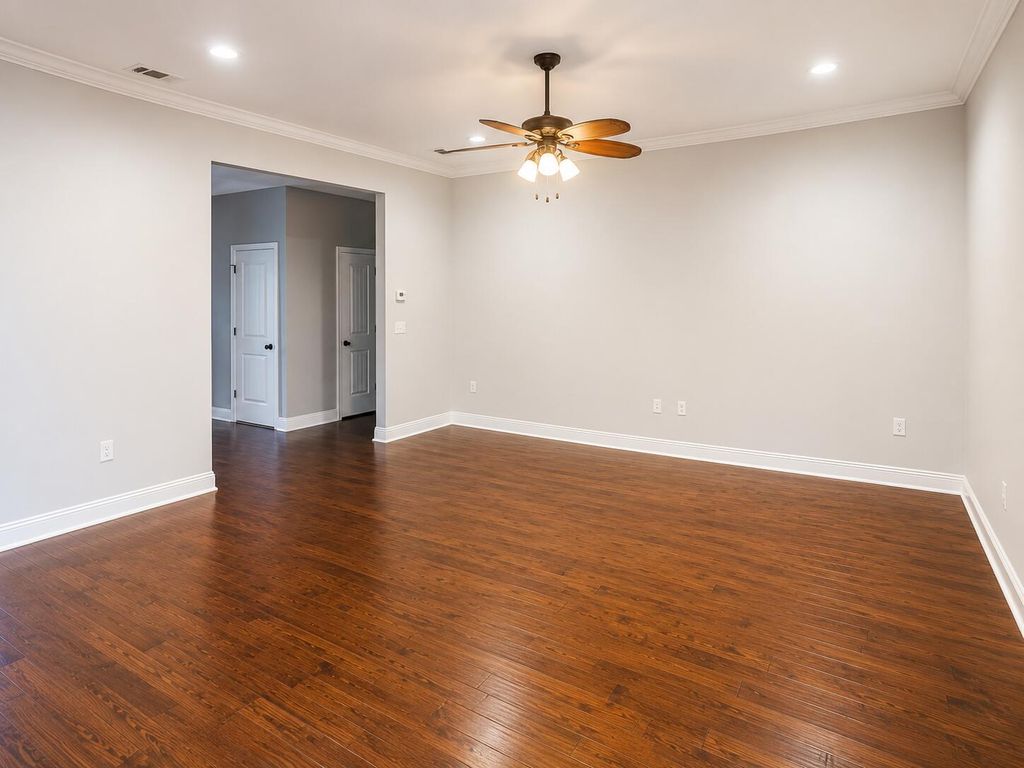 Image 33 of property listing at 5528 Frontier Drive, Crestview, FL 32536