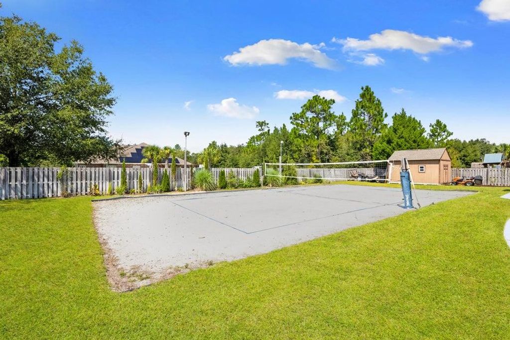Image 5 of property listing at 5528 Frontier Drive, Crestview, FL 32536