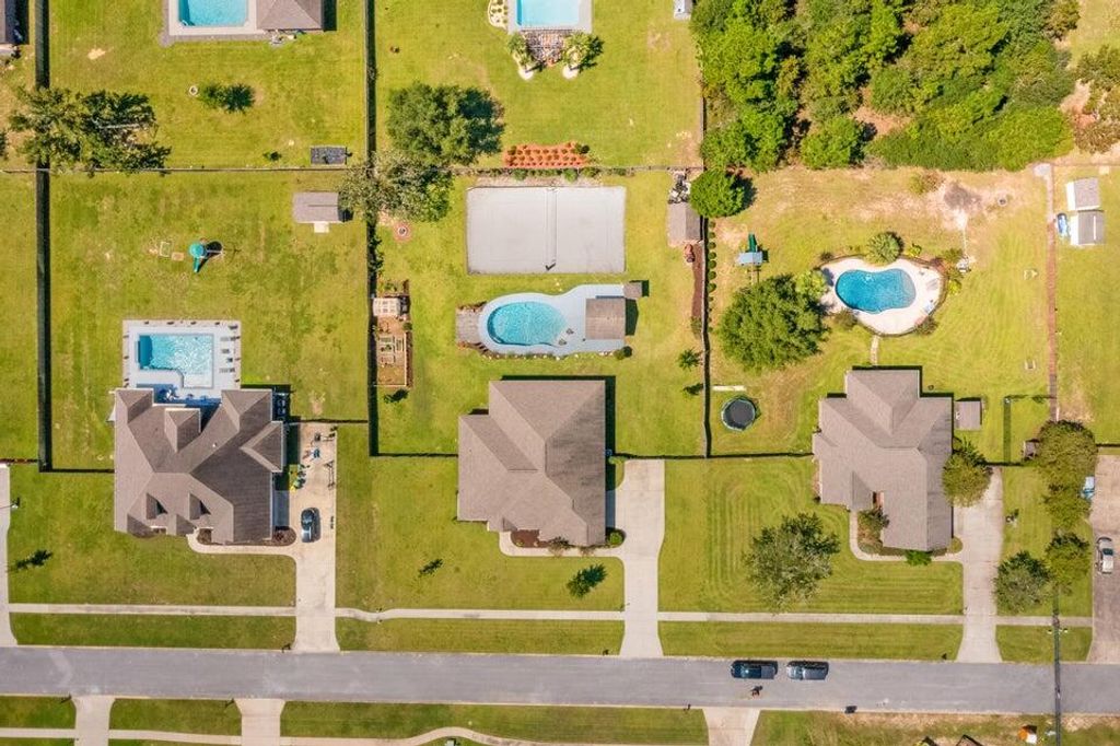 Image 66 of property listing at 5528 Frontier Drive, Crestview, FL 32536