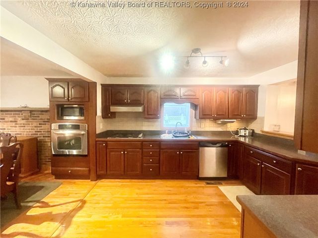 710 Hemlock Drive, Elkview, WV 25071