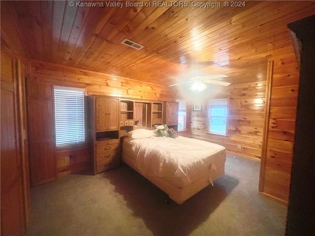 710 Hemlock Drive, Elkview, WV 25071