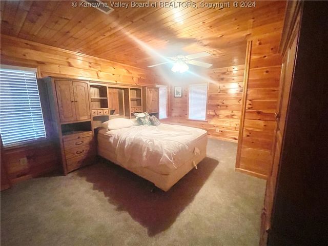 710 Hemlock Drive, Elkview, WV 25071