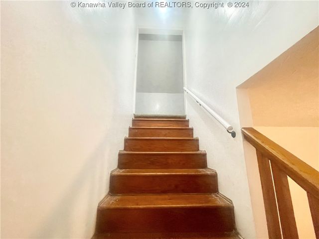 710 Hemlock Drive, Elkview, WV 25071