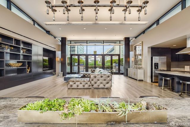 250 King Street 722, San Francisco, CA 94107