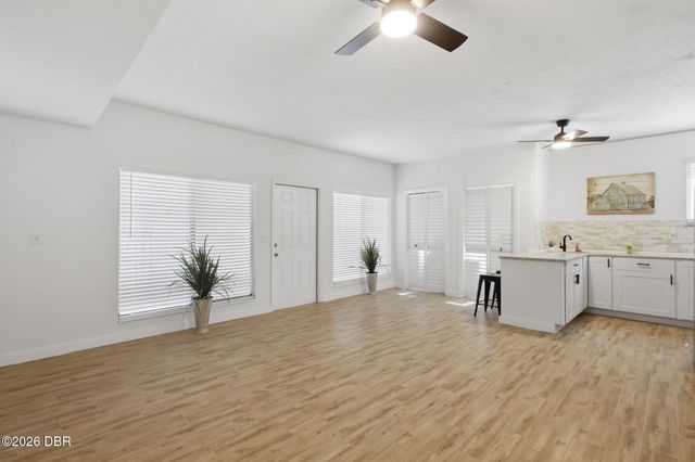 155 Country Circle Drive E, Port Orange, FL 32128