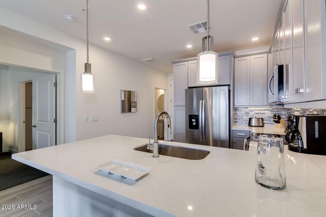 2511 W QUEEN CREEK Road 343, Chandler, AZ 85248
