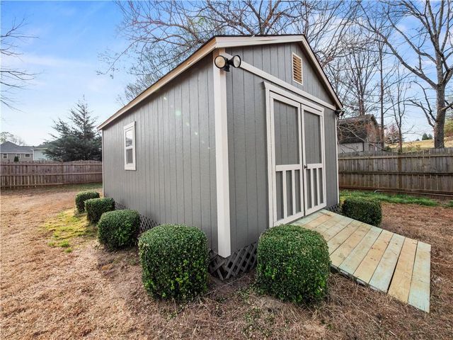 5727 Pleasant Woods Drive, Flowery Branch, GA 30542