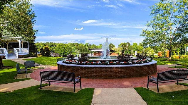 301 Hayden Circle, Woodstock, GA 30189