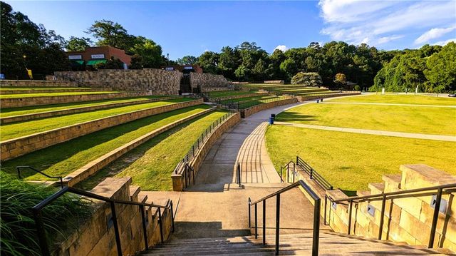 301 Hayden Circle, Woodstock, GA 30189