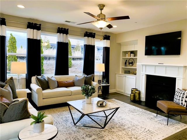 301 Hayden Circle, Woodstock, GA 30189