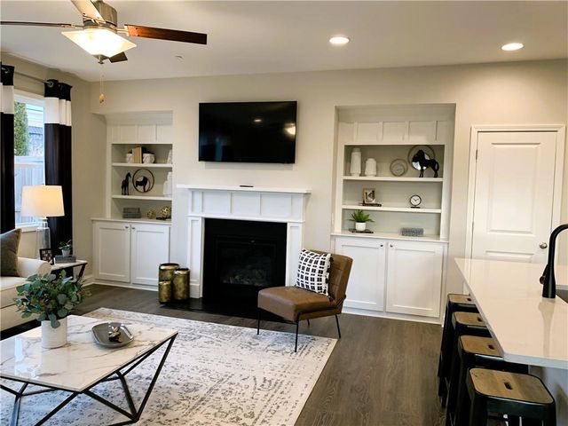 301 Hayden Circle, Woodstock, GA 30189