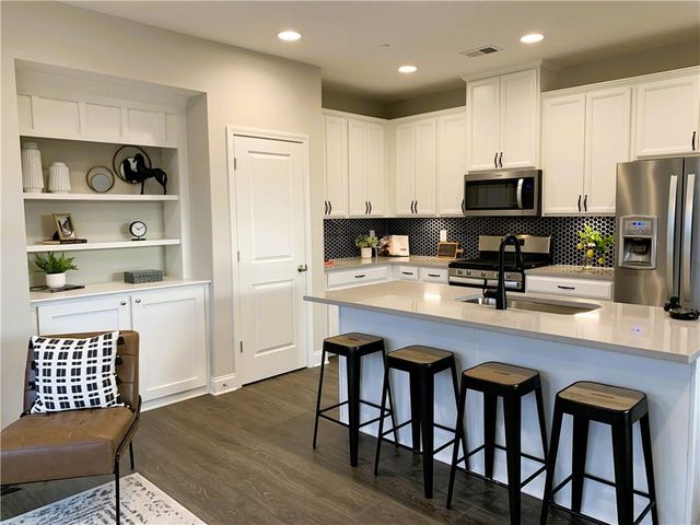 301 Hayden Circle, Woodstock, GA 30189