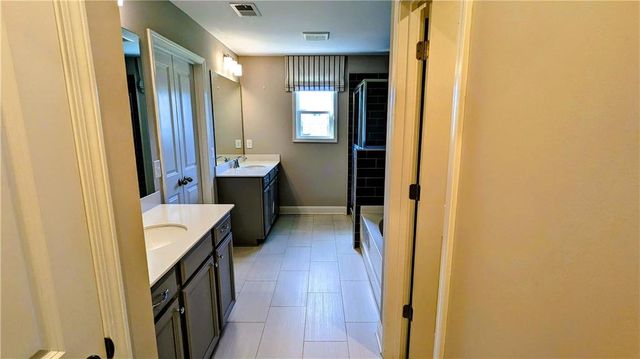 301 Hayden Circle, Woodstock, GA 30189