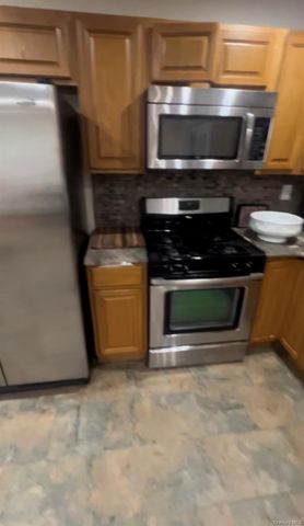 39 Elder Avenue 1st level, Farmingville, NY 11738