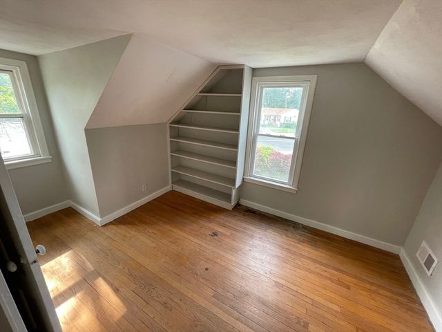 5 Barber St, Springfield, MA 01109