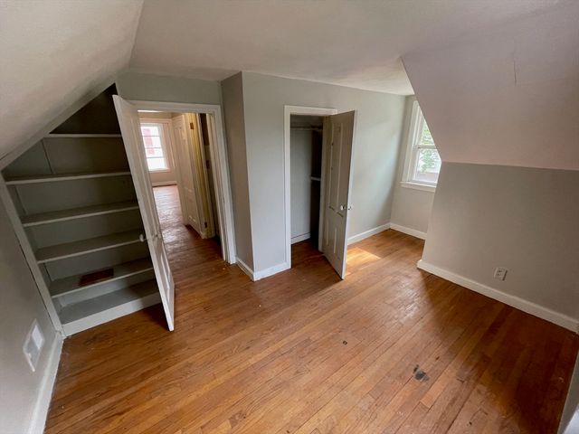 5 Barber St, Springfield, MA 01109