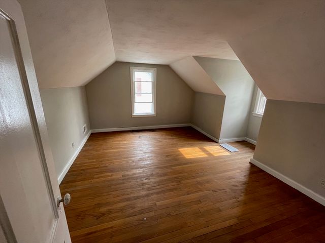 5 Barber St, Springfield, MA 01109