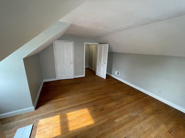 5 Barber St, Springfield, MA 01109