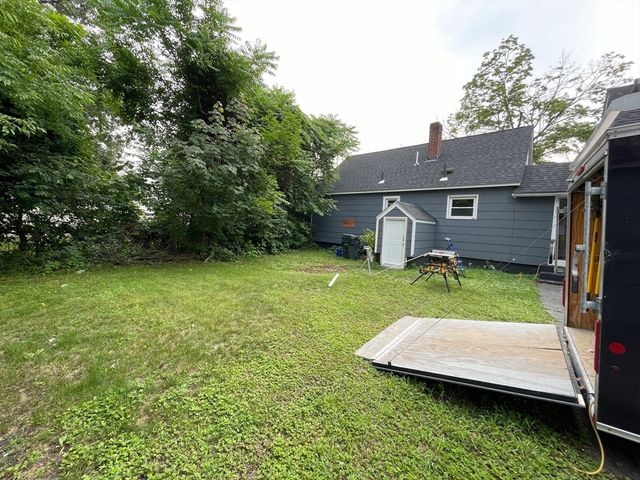 5 Barber St, Springfield, MA 01109