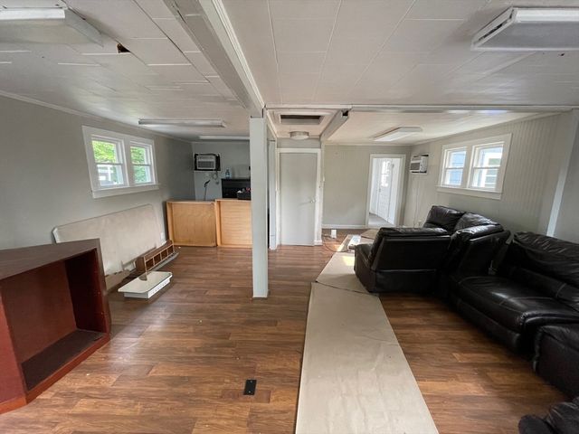 5 Barber St, Springfield, MA 01109