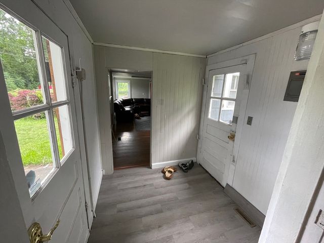 5 Barber St, Springfield, MA 01109