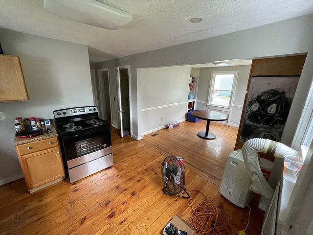 5 Barber St, Springfield, MA 01109