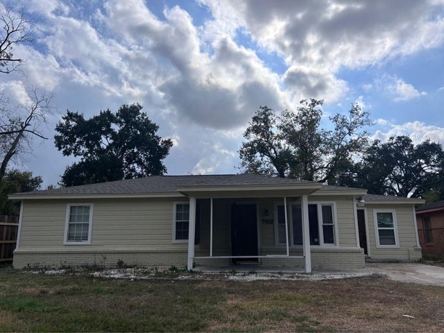 7918 Woodlyn Road, Houston, TX 77028