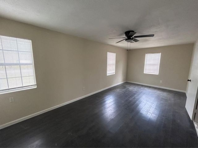 7918 Woodlyn Road, Houston, TX 77028