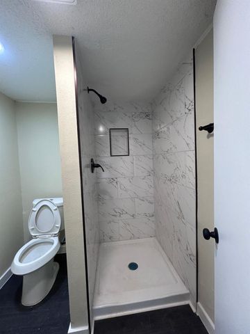 7918 Woodlyn Road, Houston, TX 77028