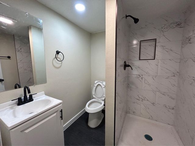 7918 Woodlyn Road, Houston, TX 77028