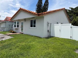 11686 NW 91st Place, Hialeah Gardens, FL 33018