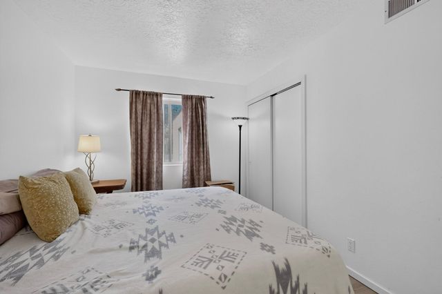 6909 Quarterhorse Lane NW, Albuquerque, NM 87120