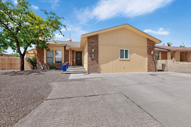 6909 Quarterhorse Lane NW, Albuquerque, NM 87120
