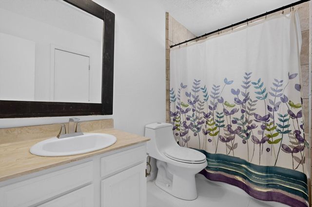 6909 Quarterhorse Lane NW, Albuquerque, NM 87120