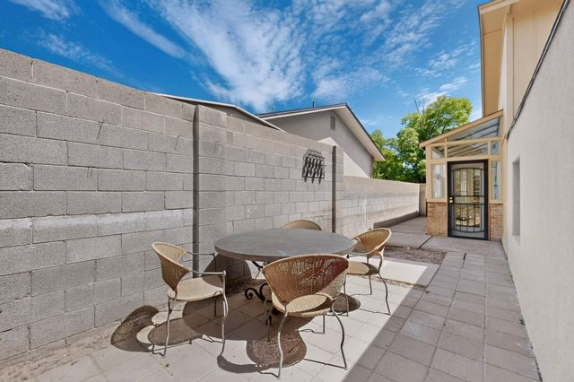 6909 Quarterhorse Lane NW, Albuquerque, NM 87120