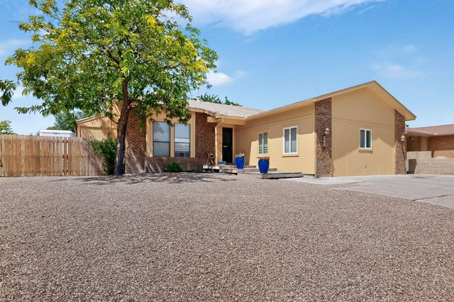 6909 Quarterhorse Lane NW, Albuquerque, NM 87120