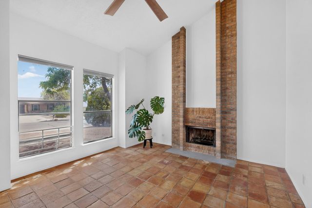 6909 Quarterhorse Lane NW, Albuquerque, NM 87120