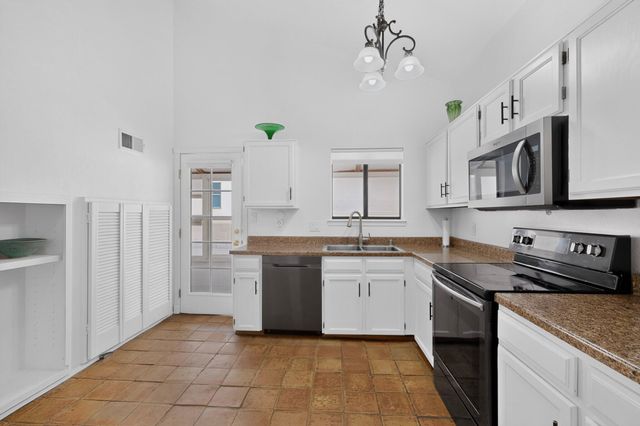 6909 Quarterhorse Lane NW, Albuquerque, NM 87120