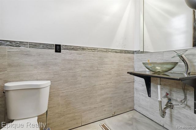 10701 W Mcnichols Road, Detroit, MI 48221