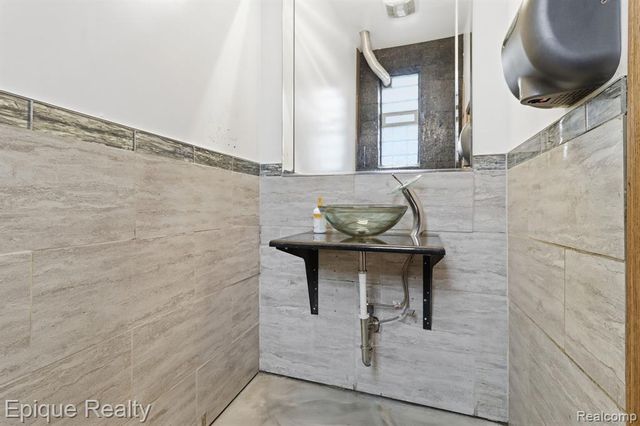 10701 W Mcnichols Road, Detroit, MI 48221